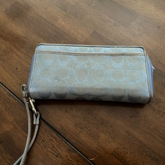 Blue Coach large zipper close wallet with detachable wrist strap - Picture 1 of 6